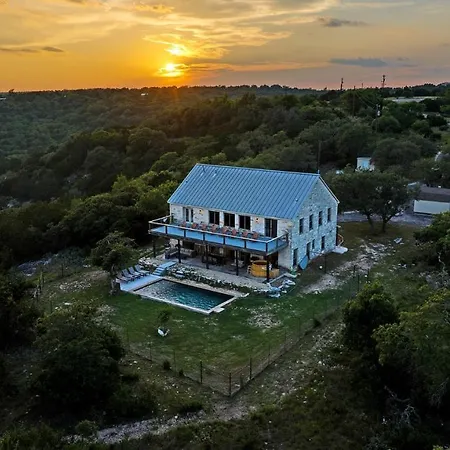 The Point Serene Hill Country Views With Pool & Hot Tub